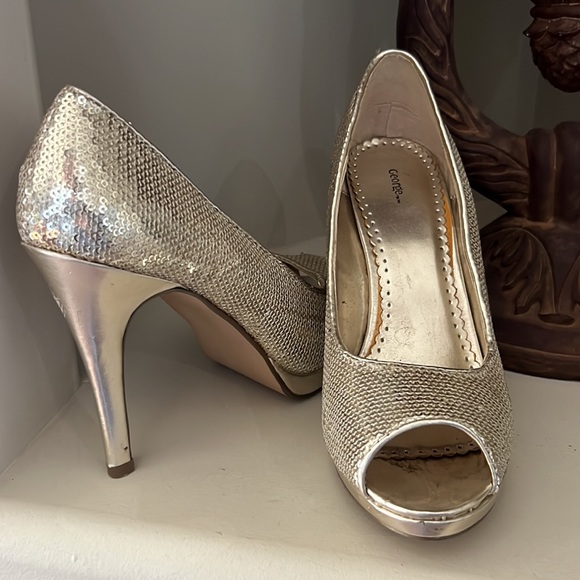 high heels shoes. Worn a few times like new. - Picture 2 of 6